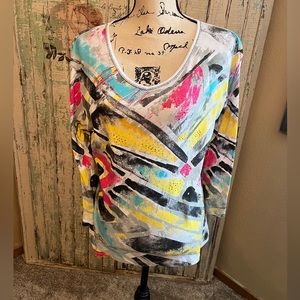 Jess & Jane 3/4 Sleeve Tee Size Medium. Pattern is Shapes of Art